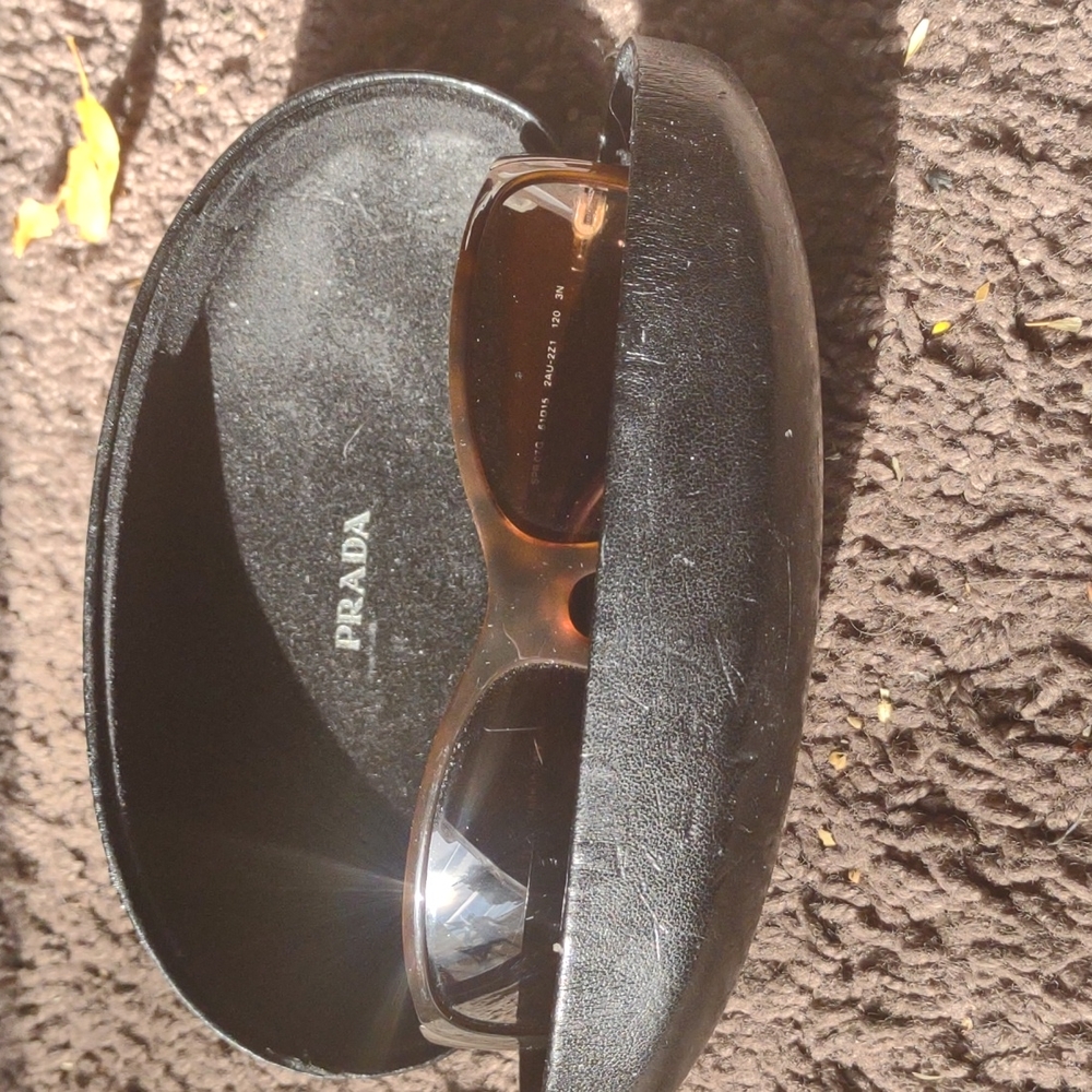 vtg Prada sunglasses great condition. In case